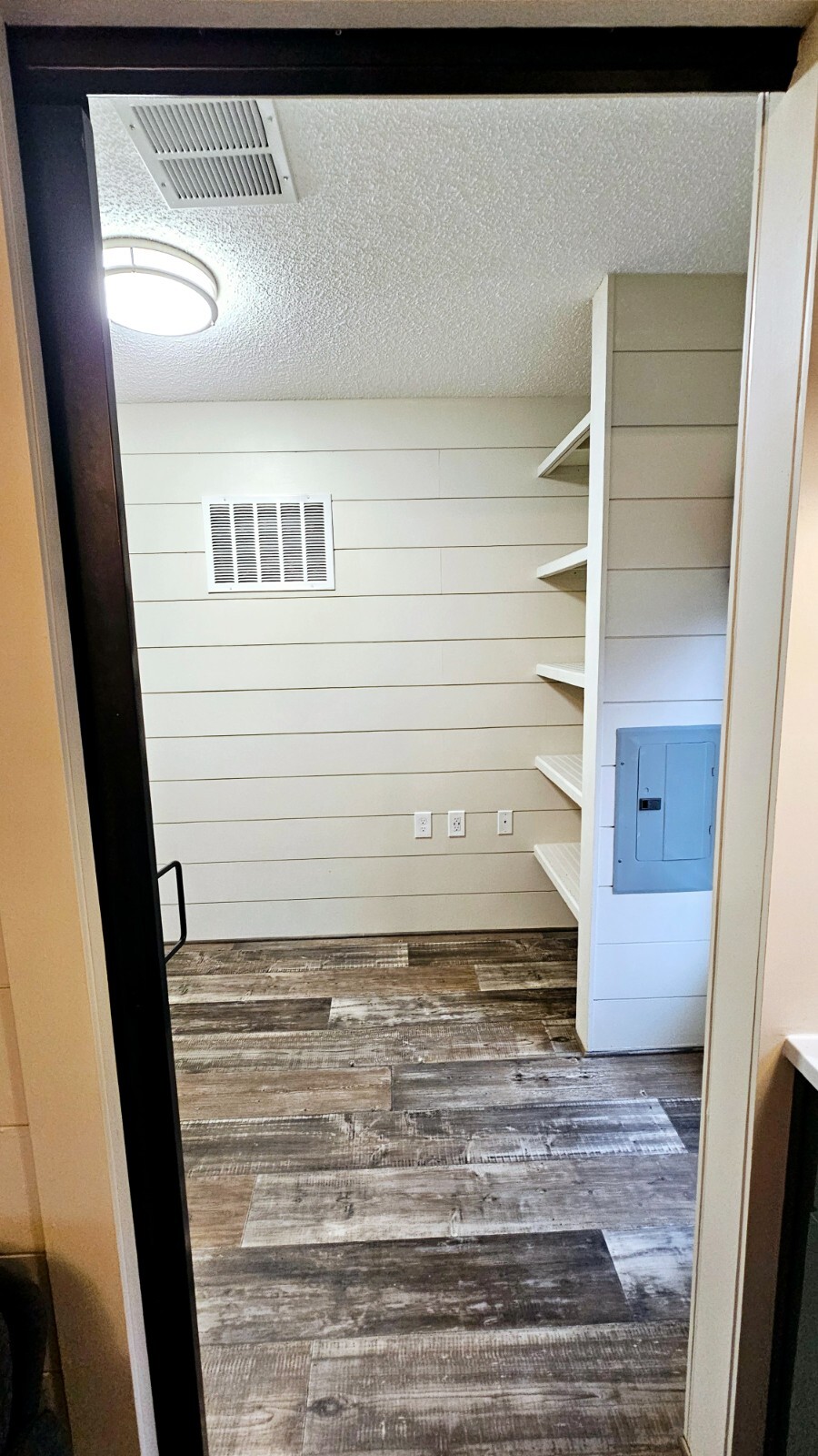 Free delivery Amazing 12×34 400sqft tiny house on wheels farmhouse style