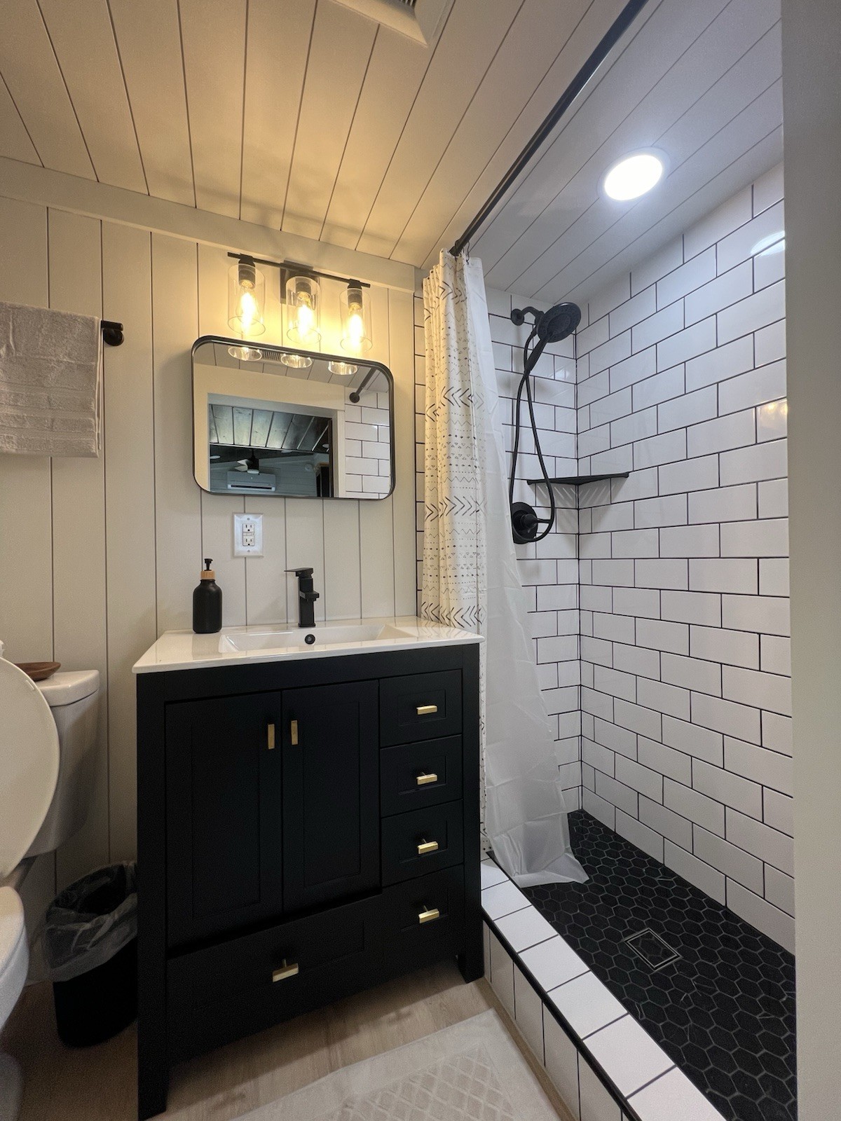 24 Foot Tiny House On Wheels (Check description for ACTUAL price)