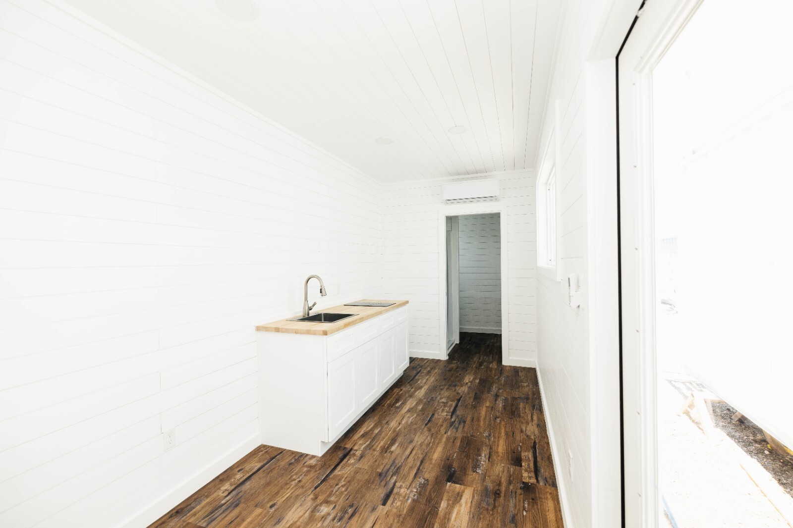40 ft Shipping Container Home – The Alpine