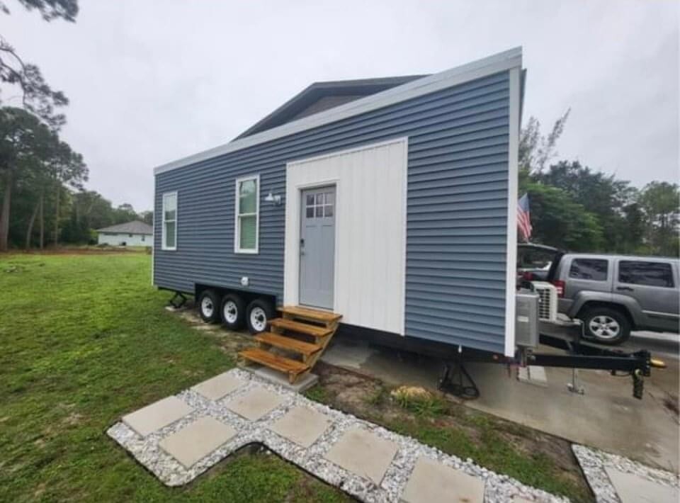 28′ Tiny House on Wheels- Custom Built with elevator bed