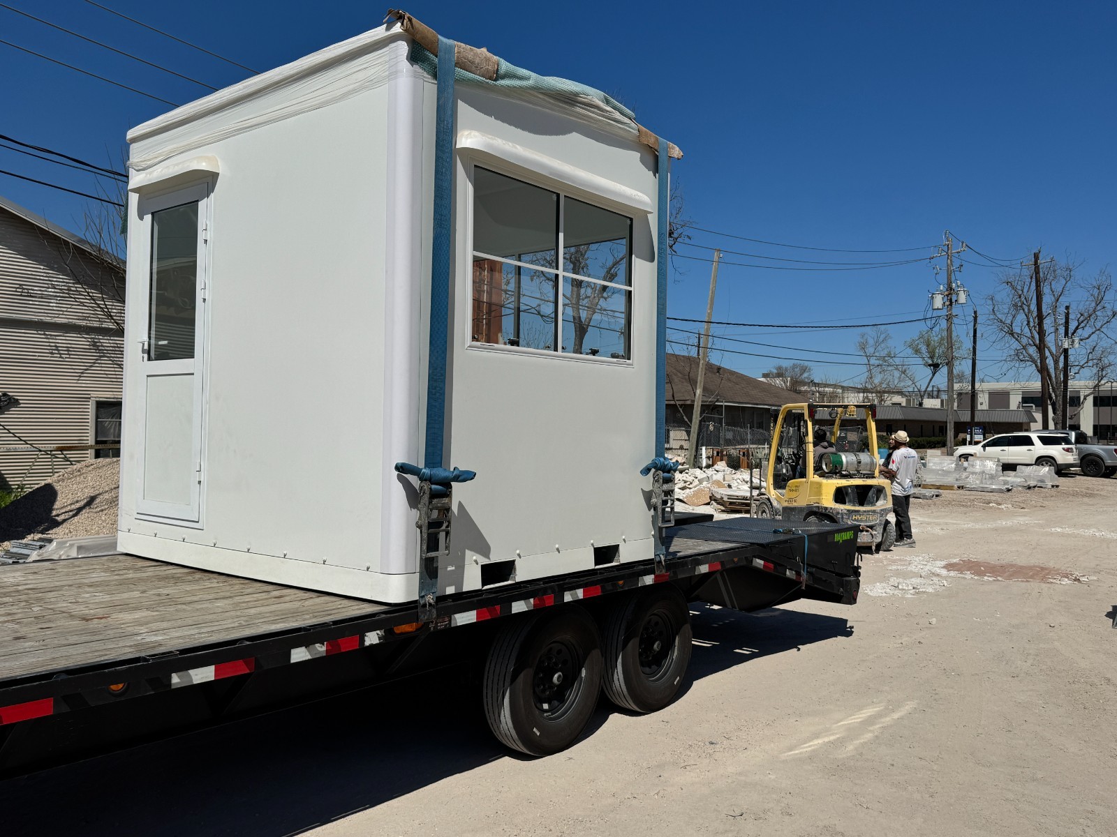 6.8 x 6.8 Prefabricated Portable Modular Guard Shack Cabin Gate Booth