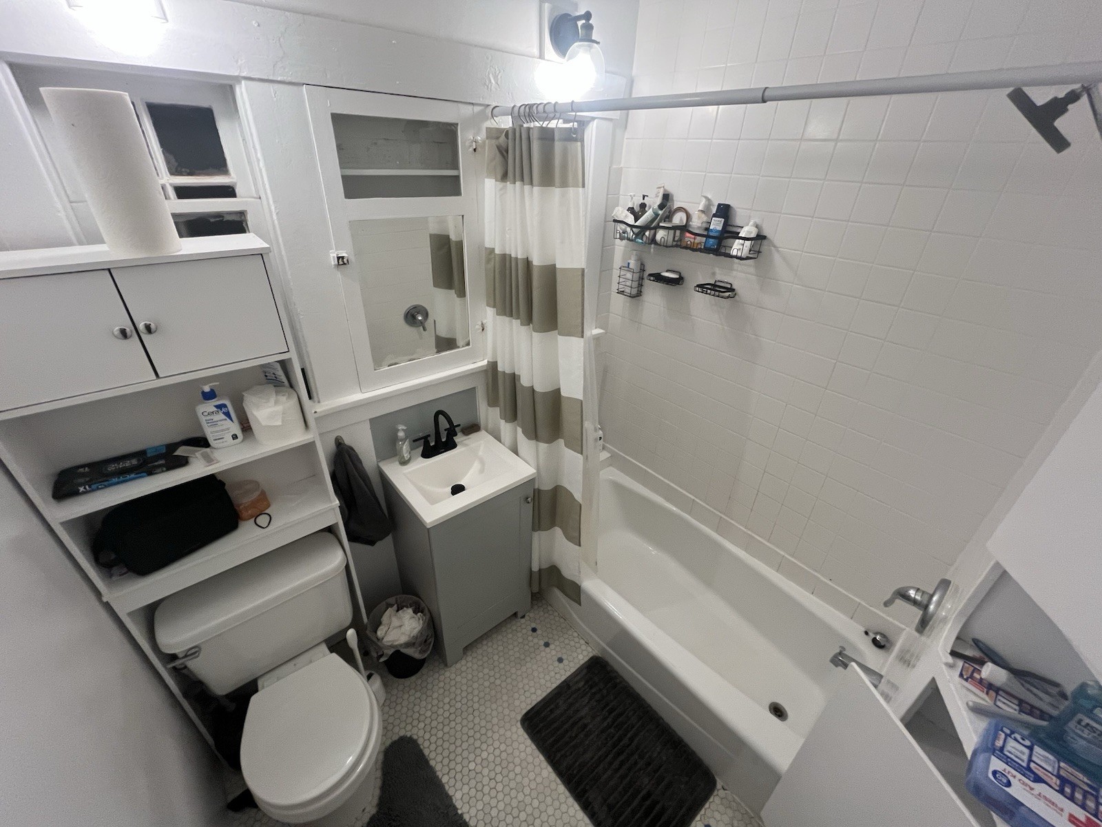 ROOM IN HOUSE FOR RENT (sublet) U DISTRICT