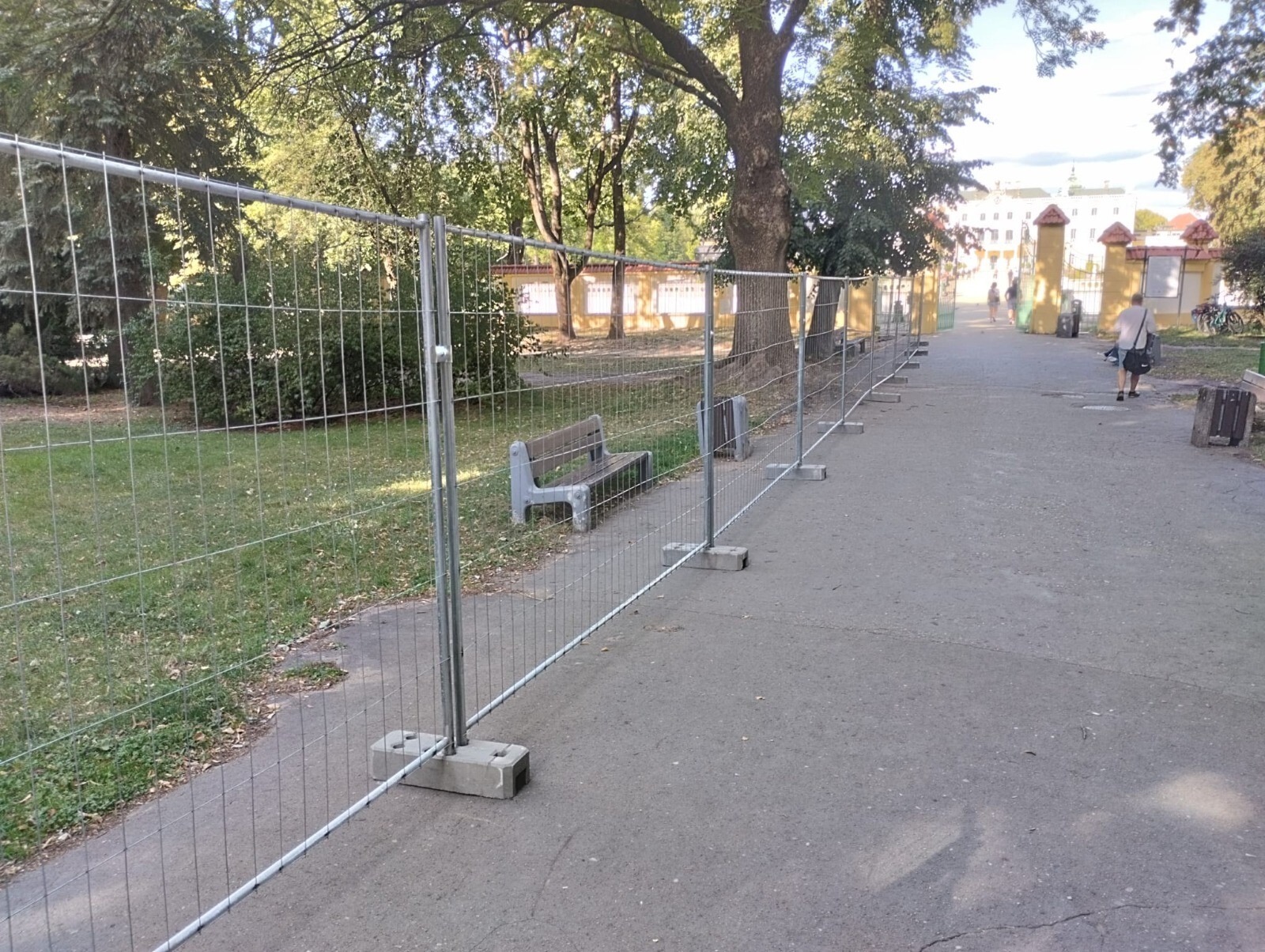 Mobile fence 200 linear meters construction fence construction site security