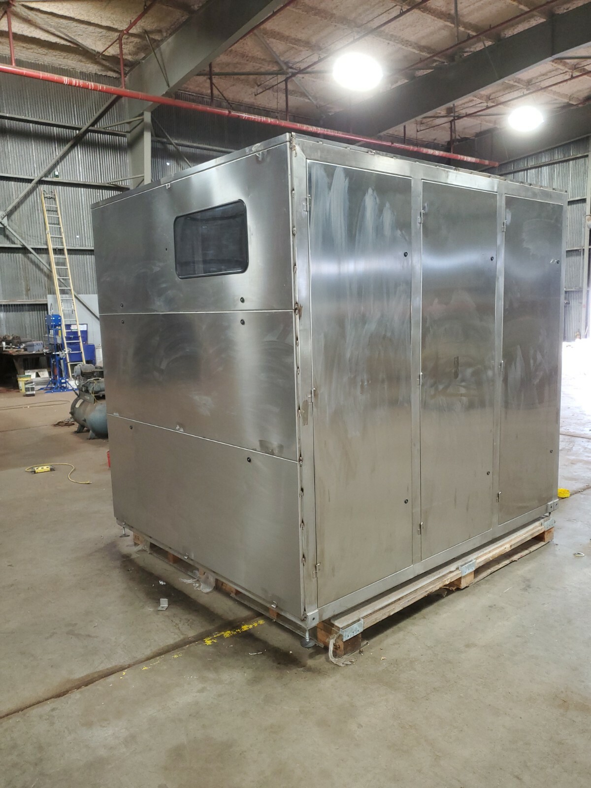 304 Stainless Steel Booth 102 1/4 x 86 1/2 x 94 1/2 inch 7 door – 27.5×83.75