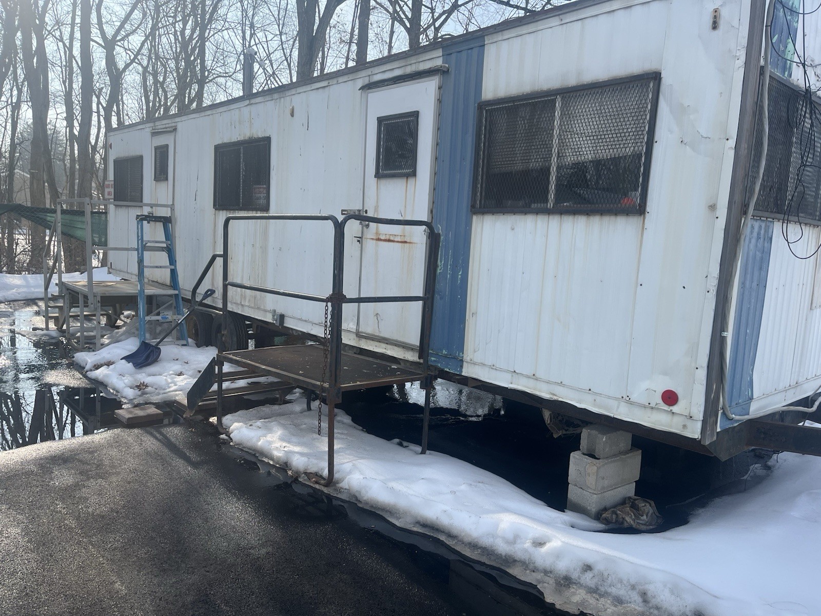 Mobile 2 Office Trailer with meeting room 32×8. For onsite Office work / storage