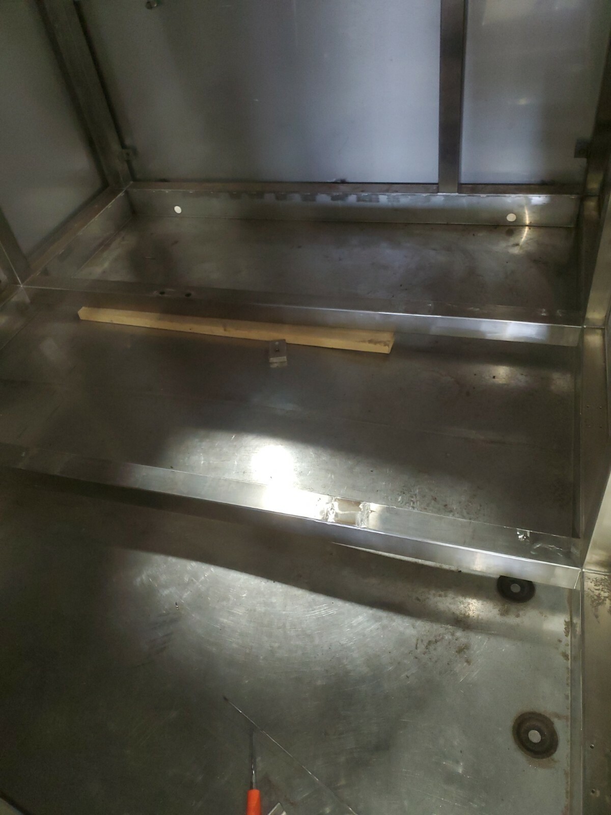304 Stainless Steel Booth 102 1/4 x 86 1/2 x 94 1/2 inch 7 door – 27.5×83.75