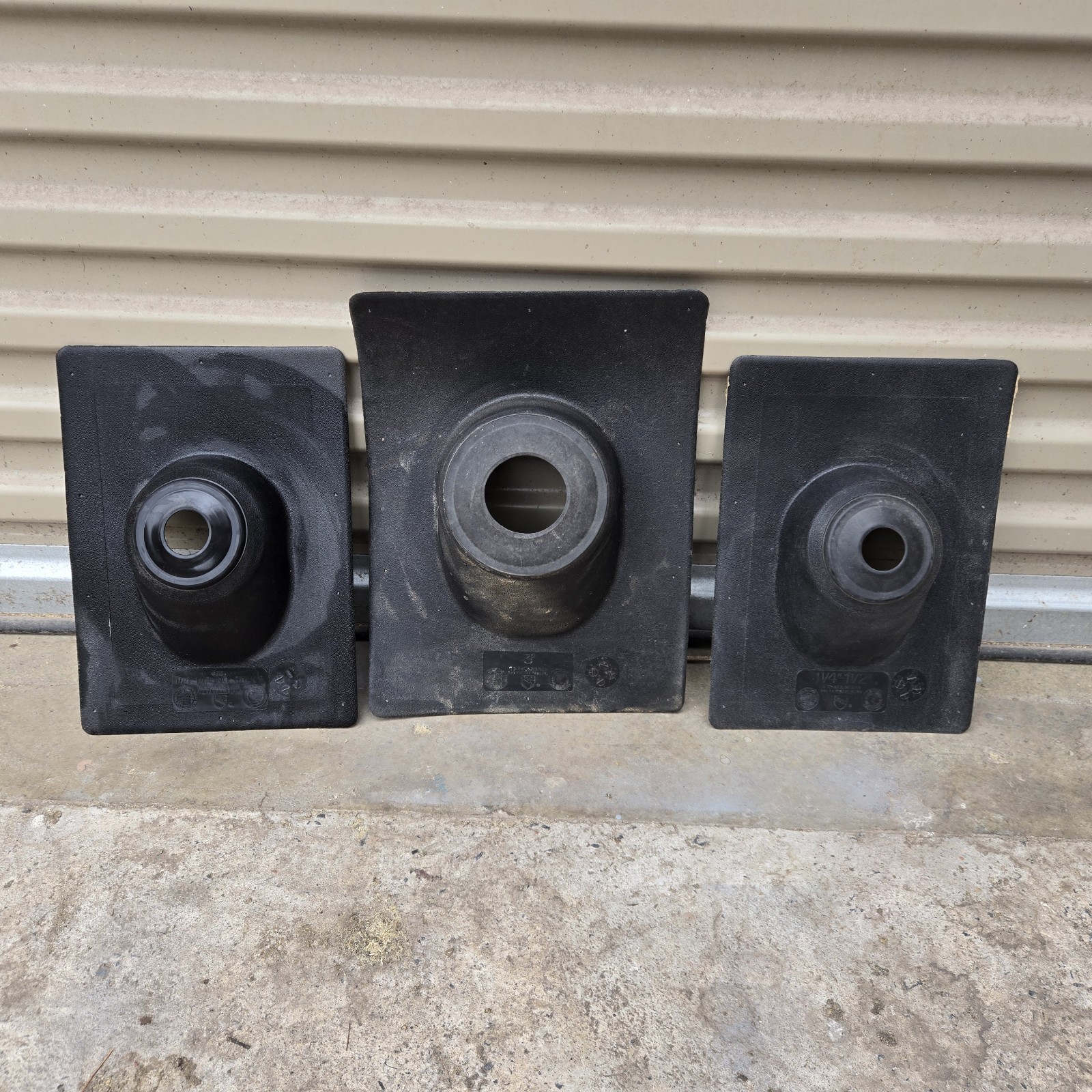 Oatey 1 1/4″ – 1 1/2″ and 3″ No Caulk Vent Stack Roof Flashing