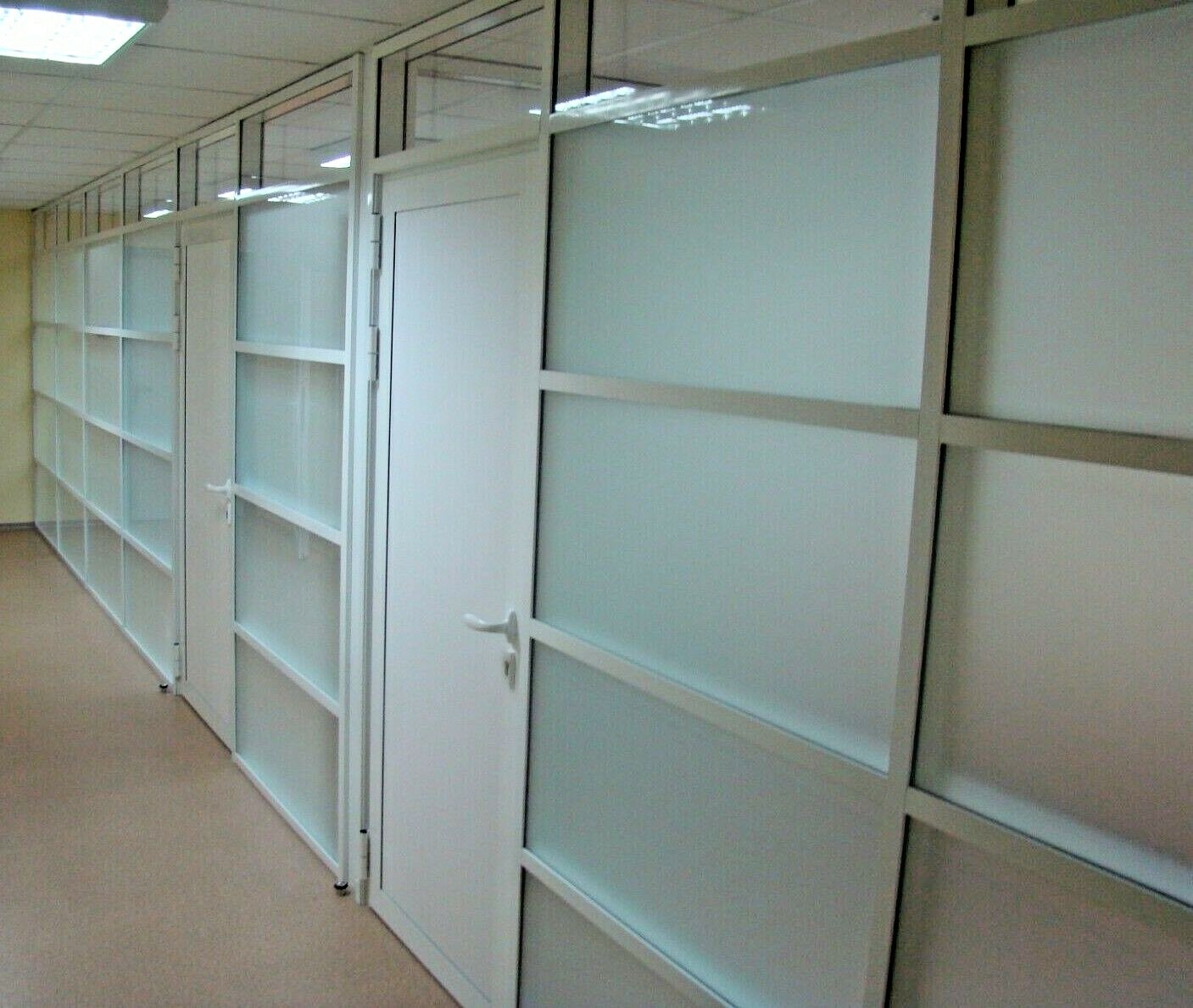 CGP Office Partitions, Frosted Glass Aluminum Wall 11’x9′ w/Door, Clear Anodized