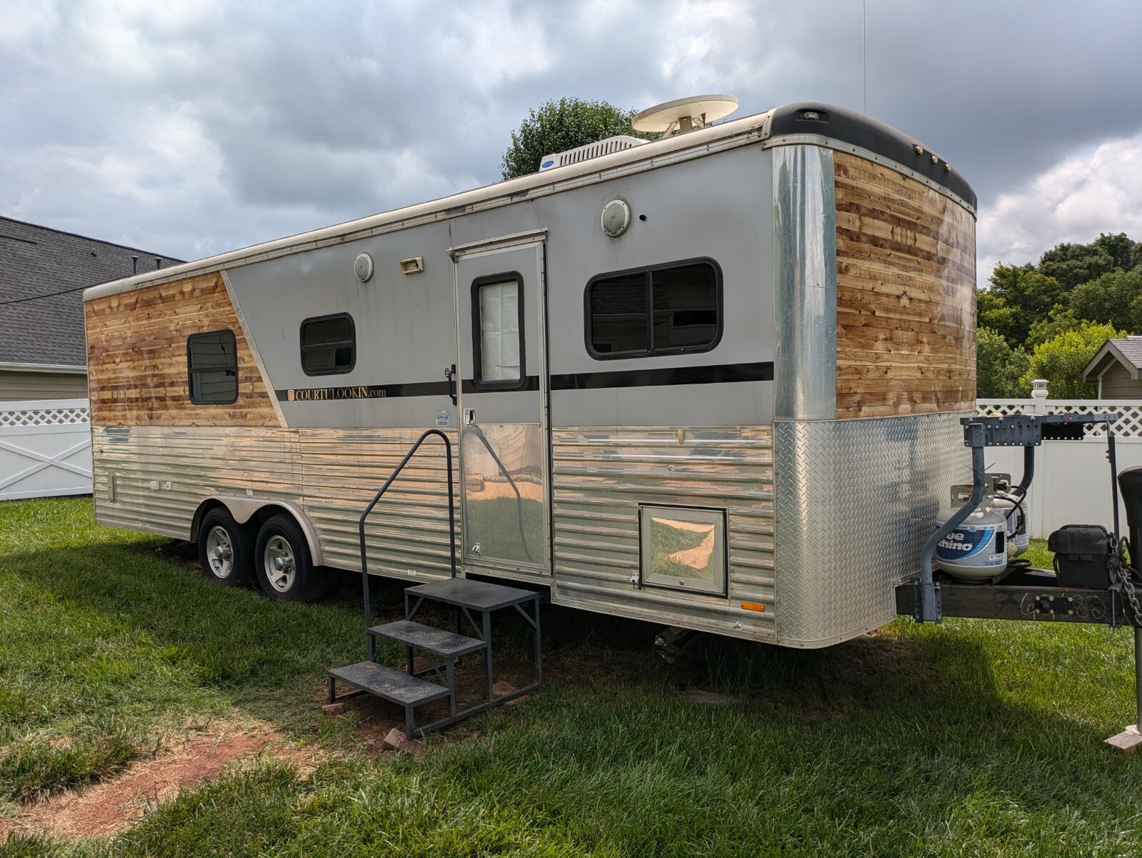 tiny home on wheels