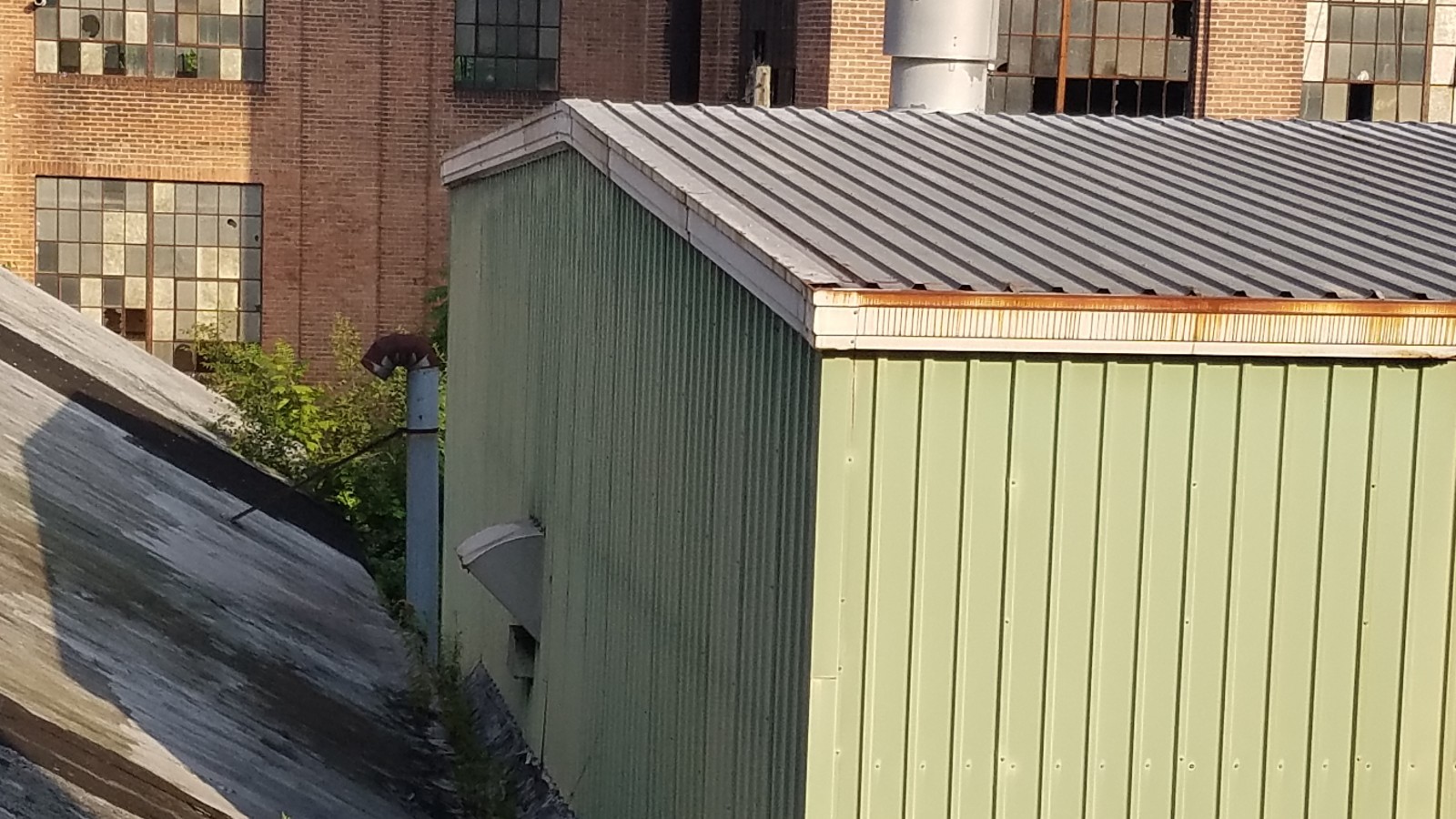 Steel Building aprox 51 feet by 109 feety 25 ft tall green building 2 trolley