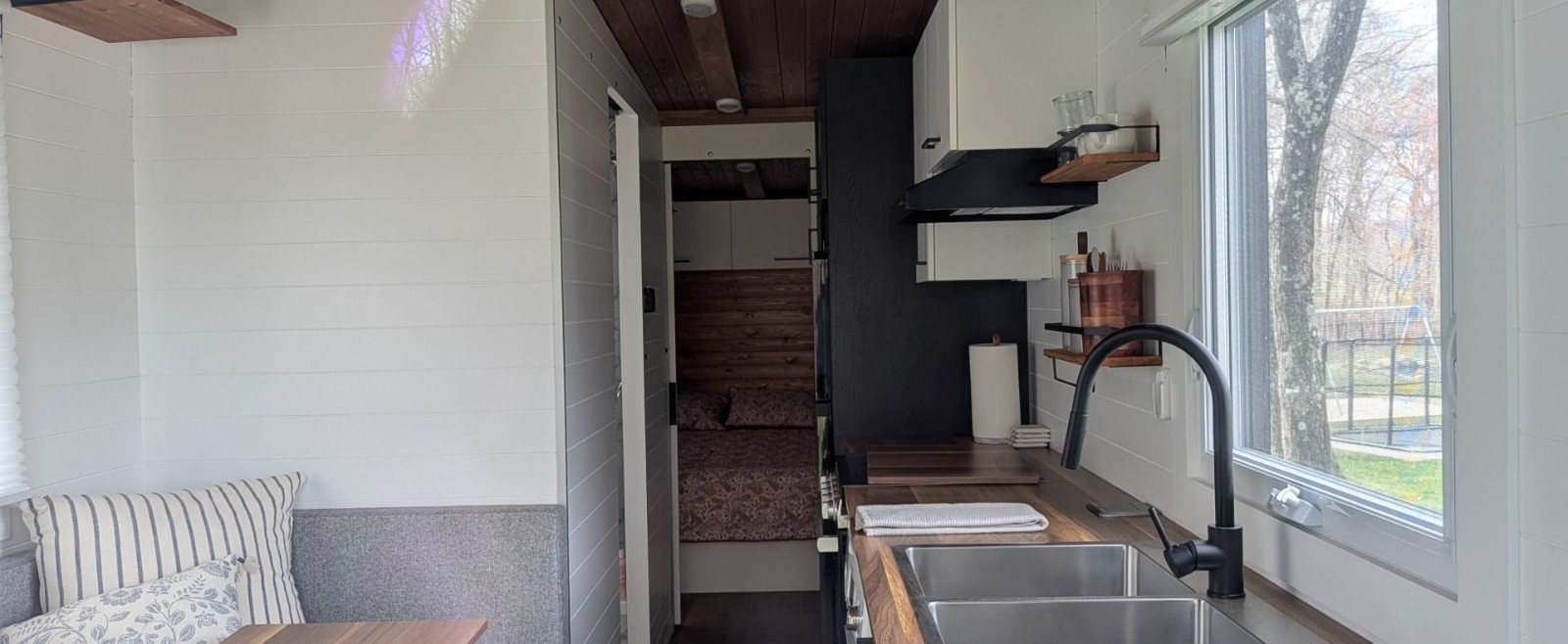 Minimaliste 24′ Nomad All Weather Tiny Home – BRAND NEW