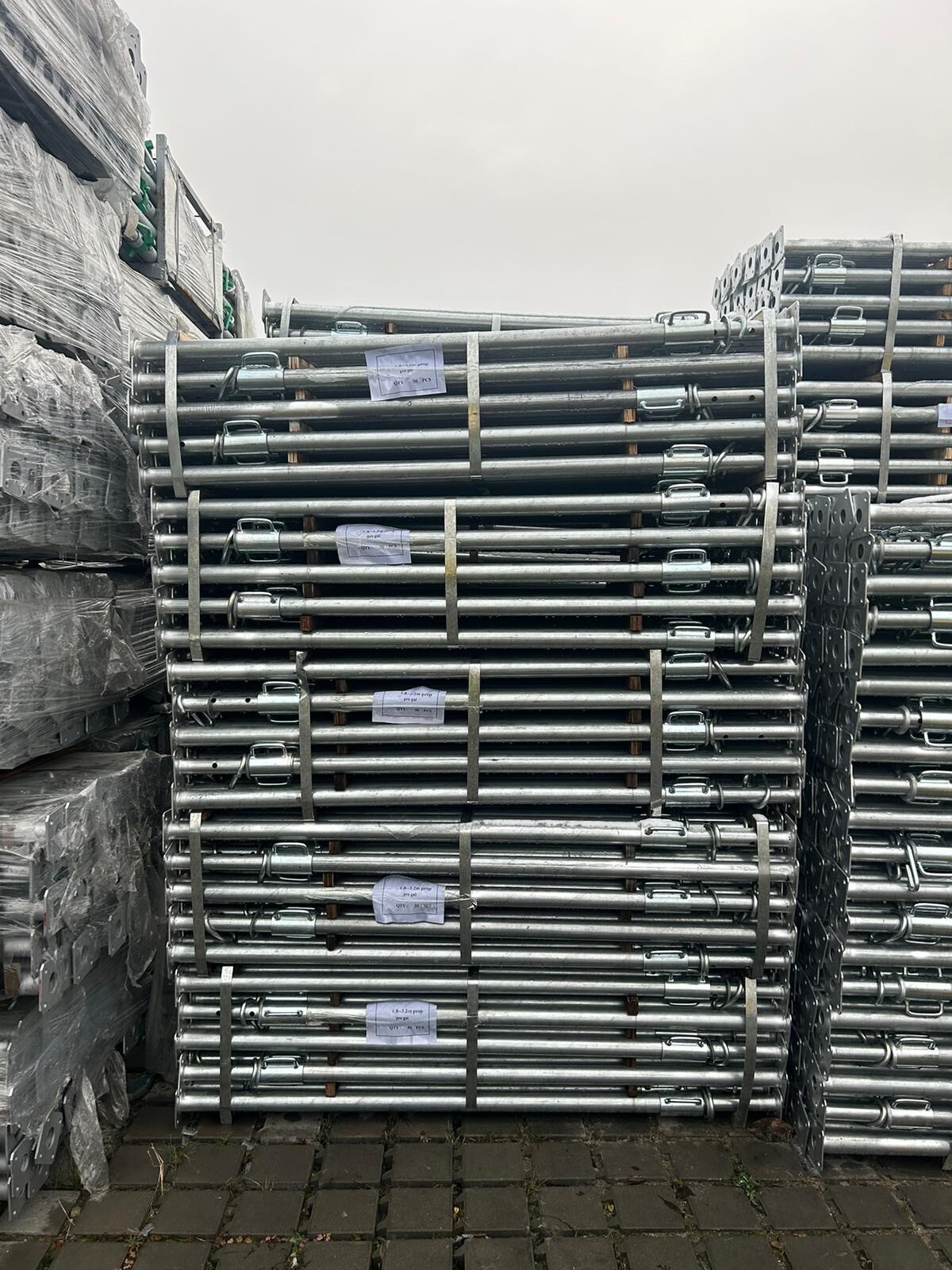250 x building supports new supports 10 kN galvanised 3.20 m construction…