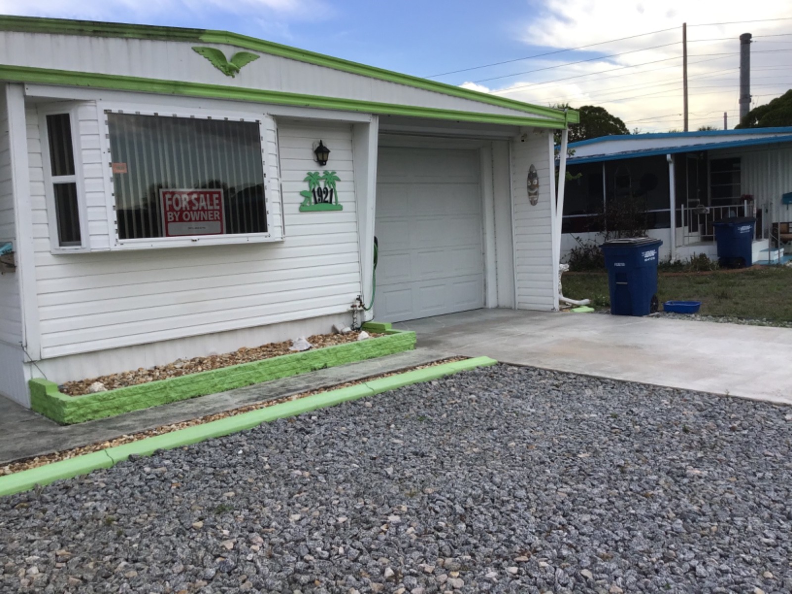 Mobile Home 2bed 2bath, 2 car garage, whole house generator runs on natural gas!