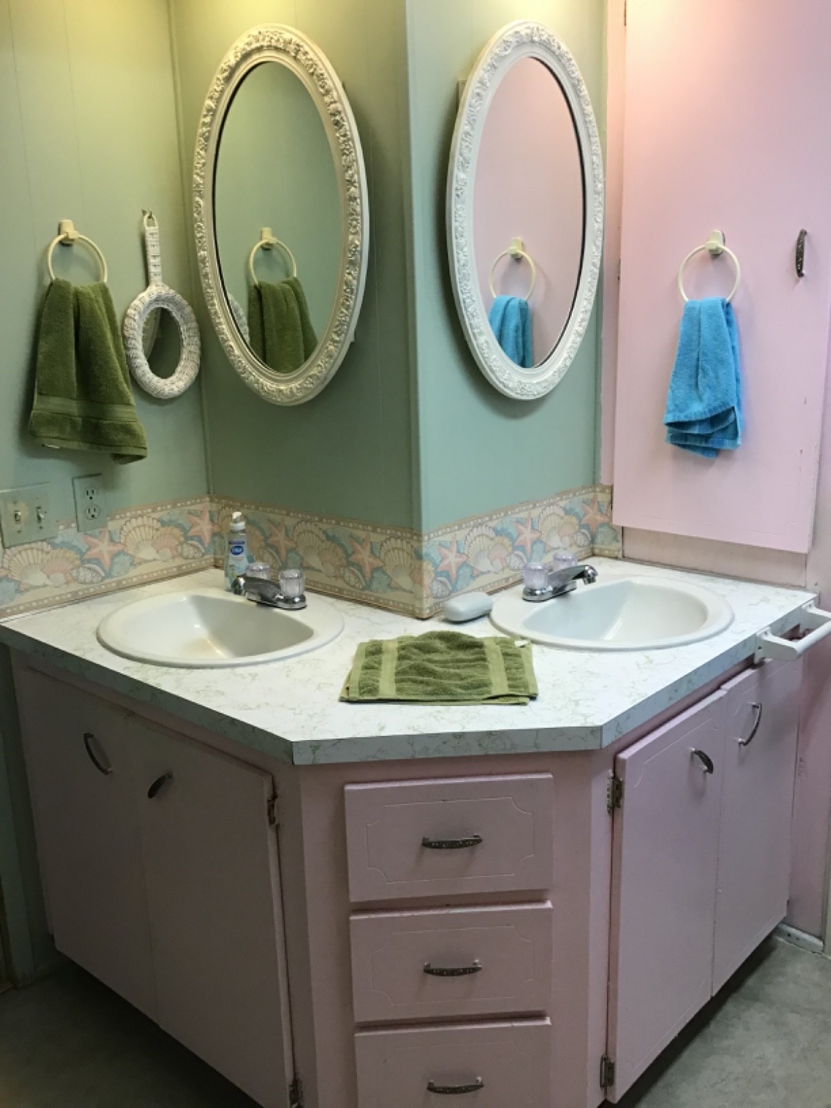 Mobile Home 2bed 2bath, 2 car garage, whole house generator runs on natural gas!