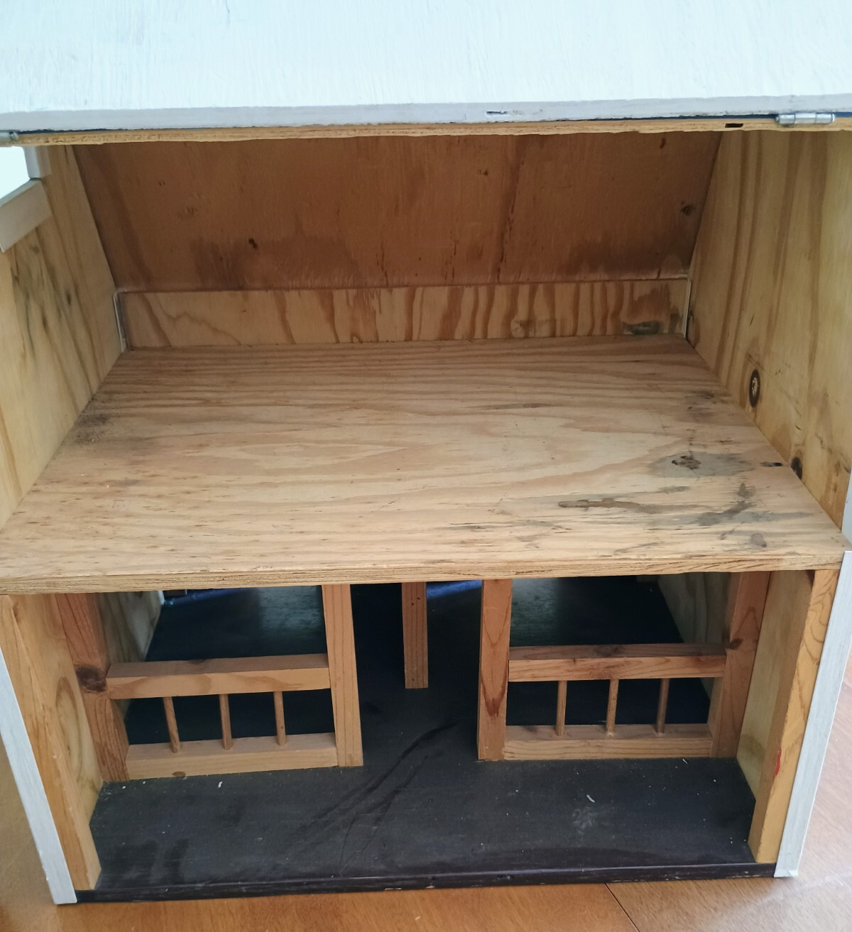 Large Handmade Wooden HORSE HAY BARN 23″ tall x 21 5/8 wide x 16 1/2 w/FENCE