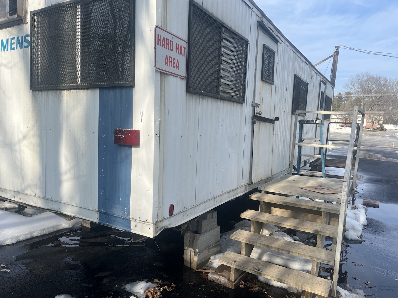 Mobile 2 Office Trailer with meeting room 32×8. For onsite Office work / storage