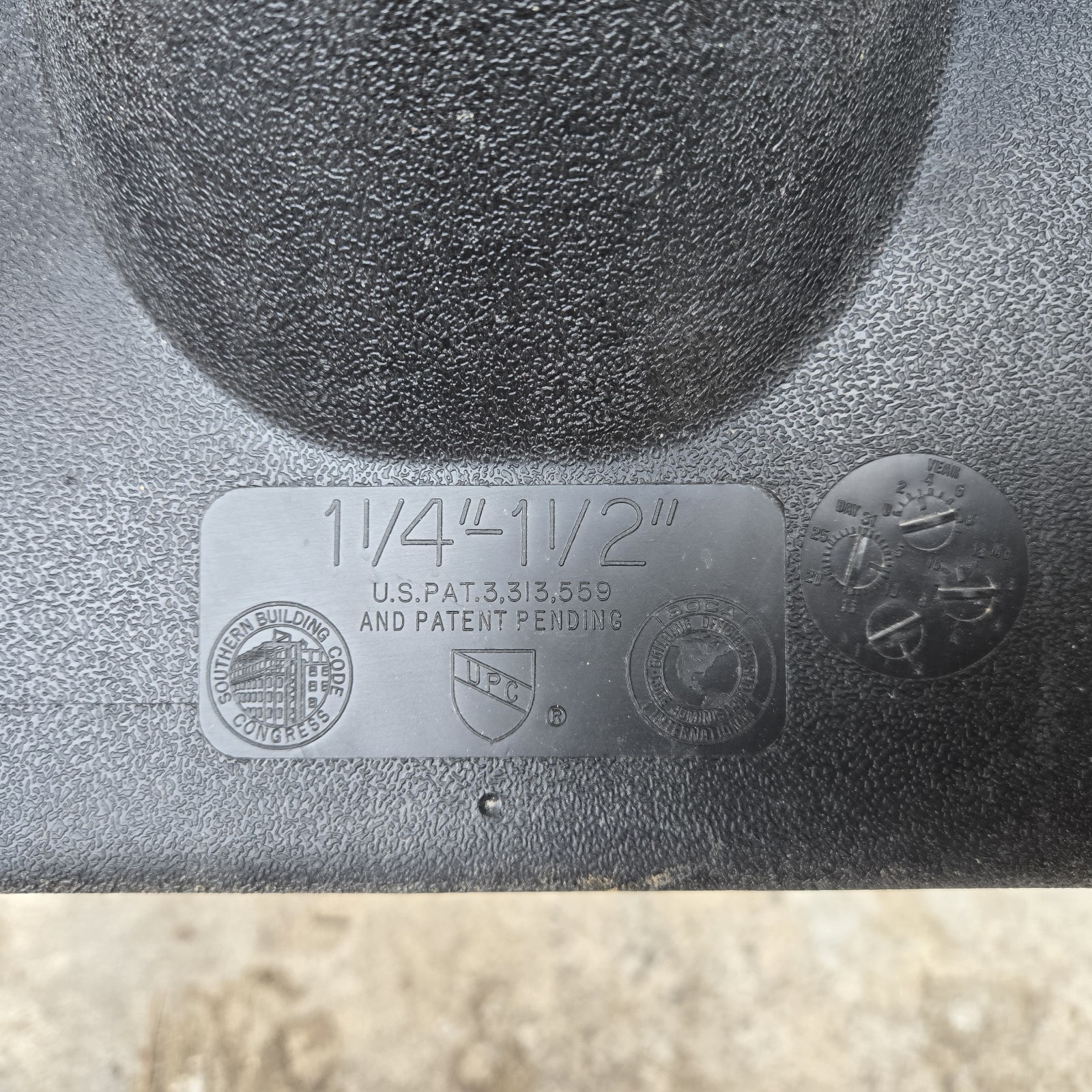 Oatey 1 1/4″ – 1 1/2″ and 3″ No Caulk Vent Stack Roof Flashing