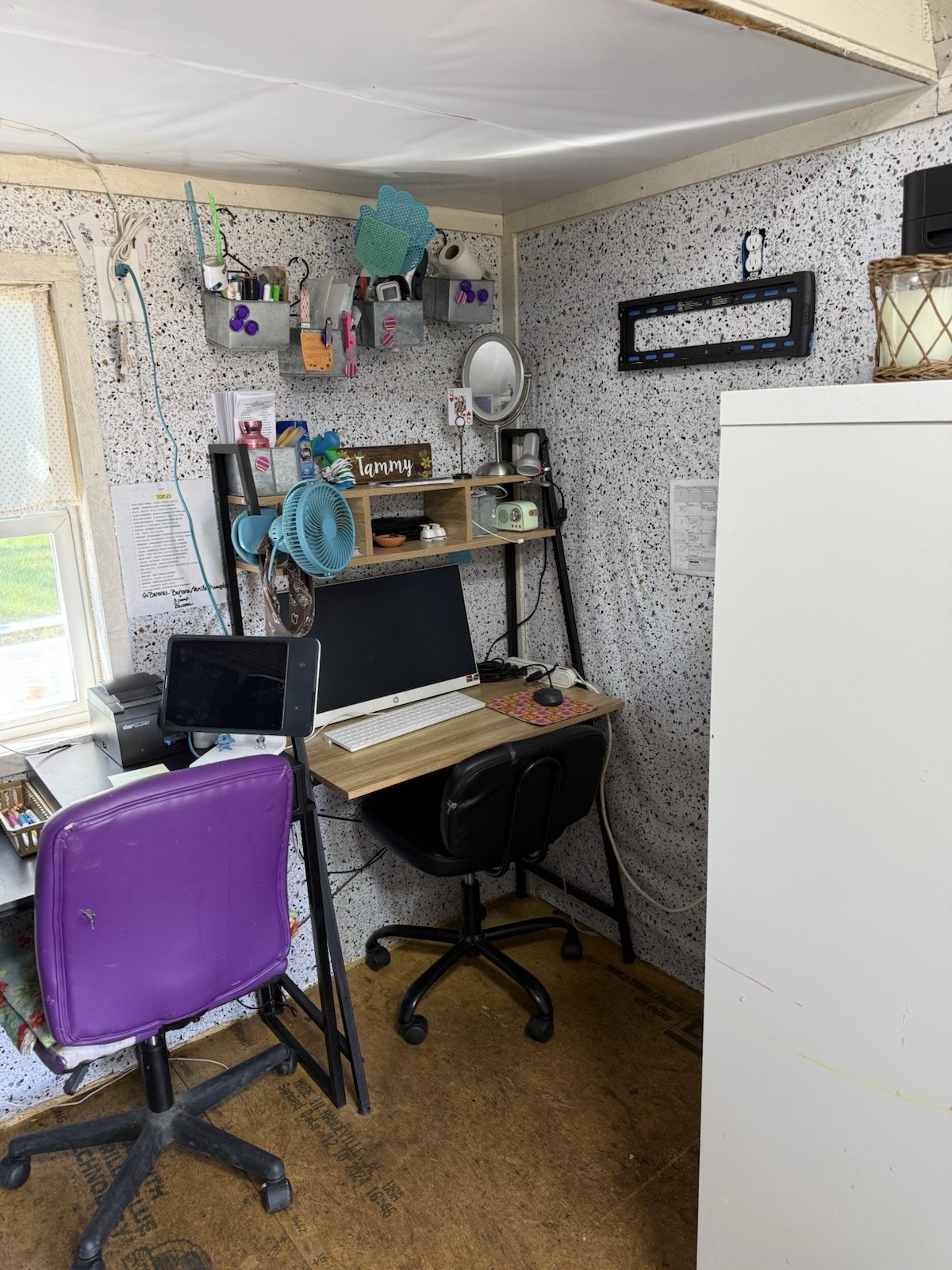 Tea shop, coffee shop, sno cone shop. Tiny home. Ready for business or move in