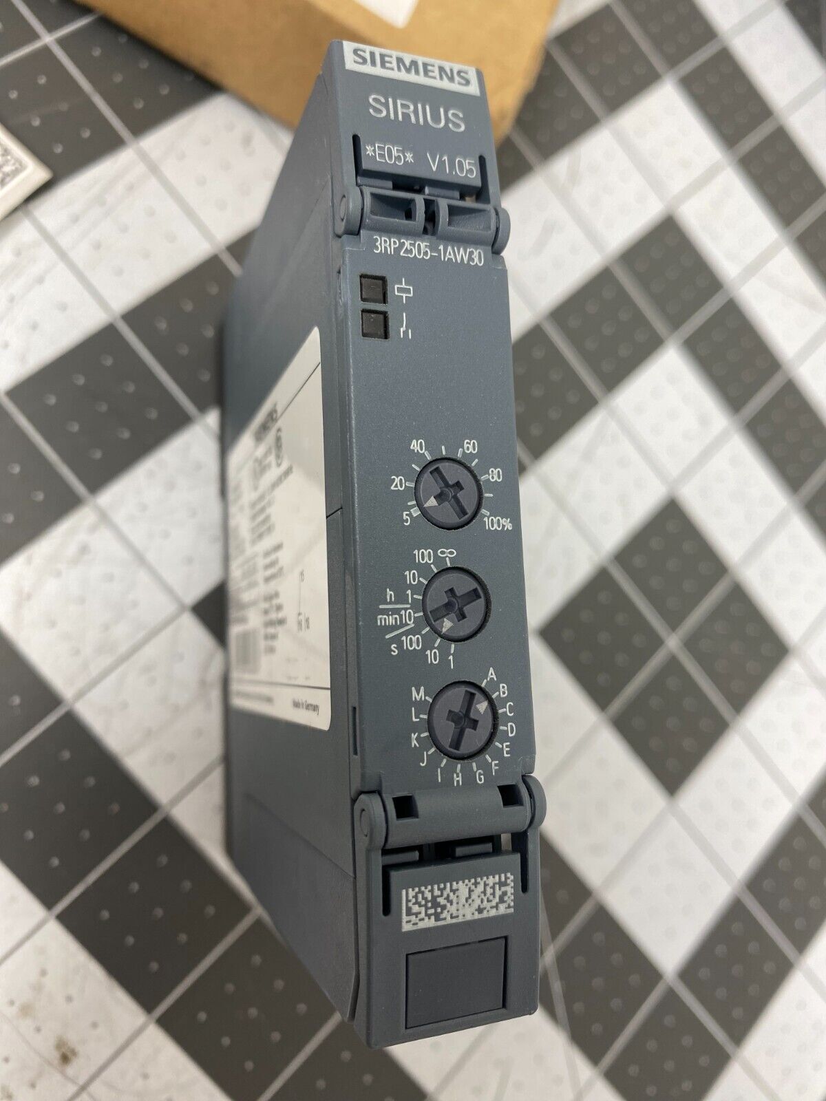 SIEMENS 3RP2505-1AW30 MULTI-FUNCTION TIME RELAY 12-240 VAC/DC (NEW)