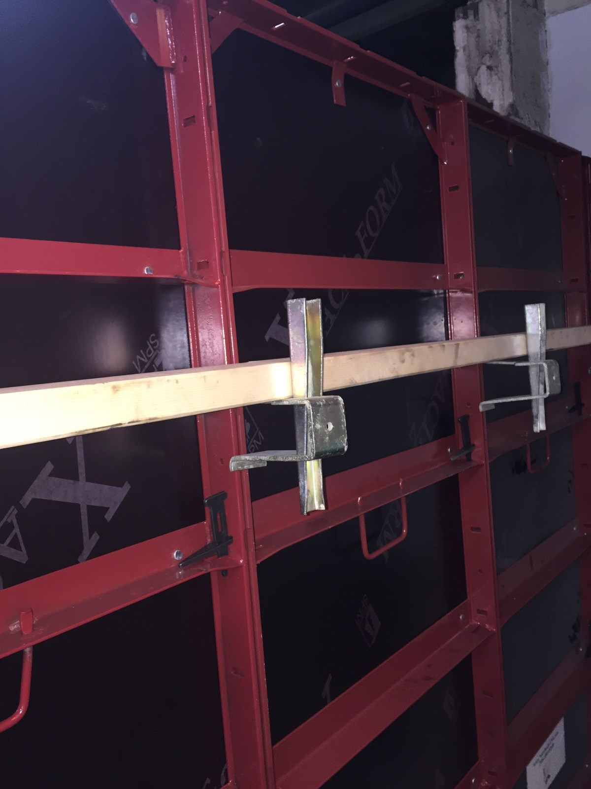 Waler Clamp for Symon’s Style Steel-Ply Concrete Forming System