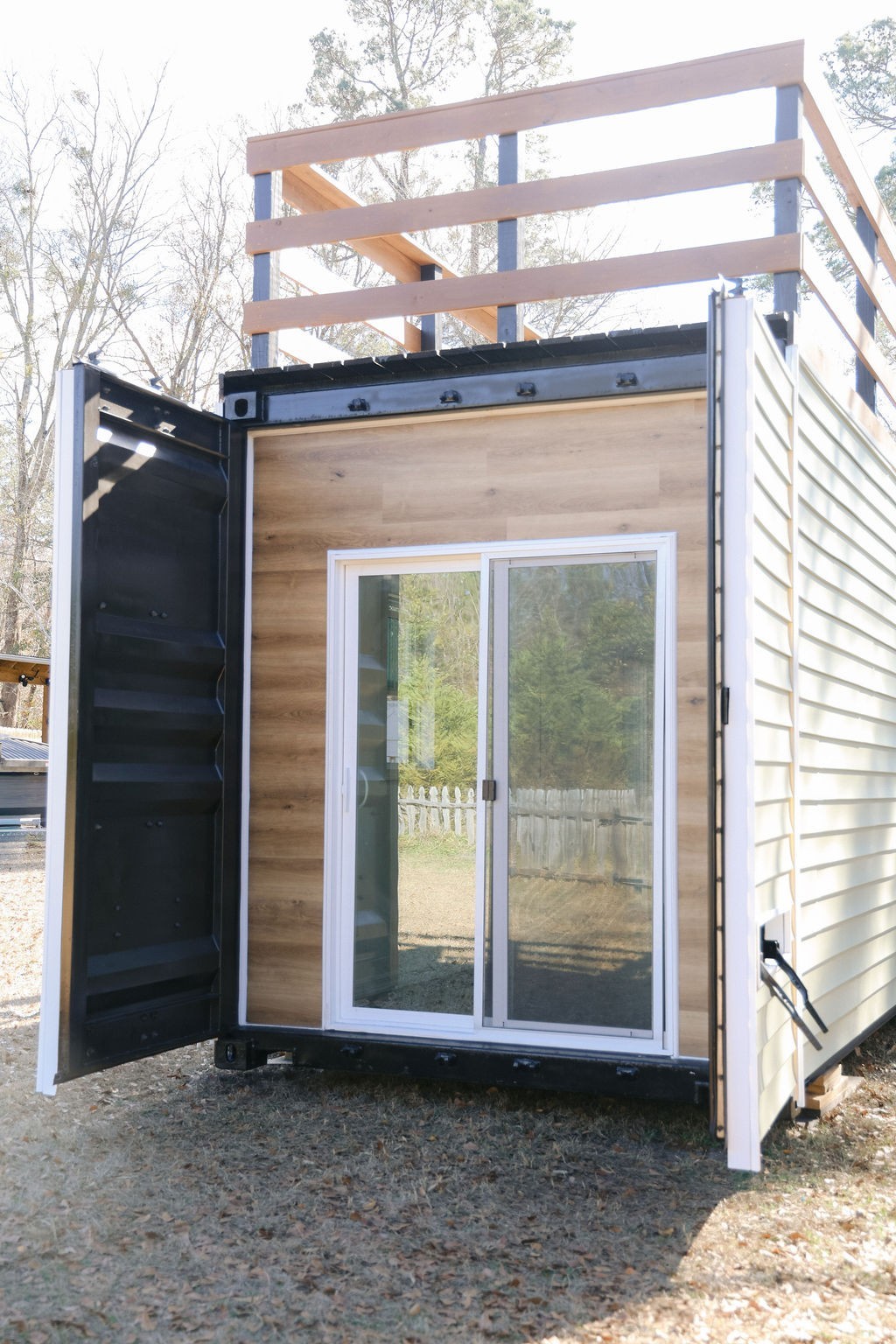 40’ Modern Luxury Container Home with Rooftop Deck