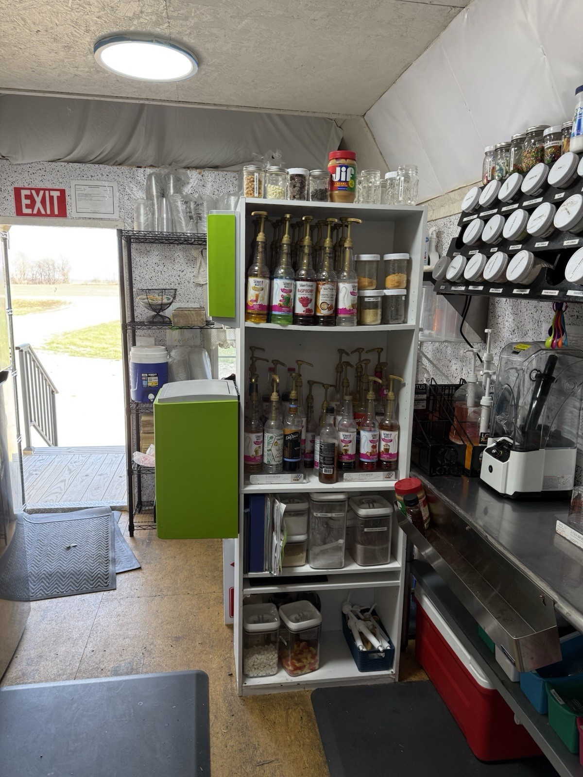 Tea shop, coffee shop, sno cone shop. Tiny home. Ready for business or move in