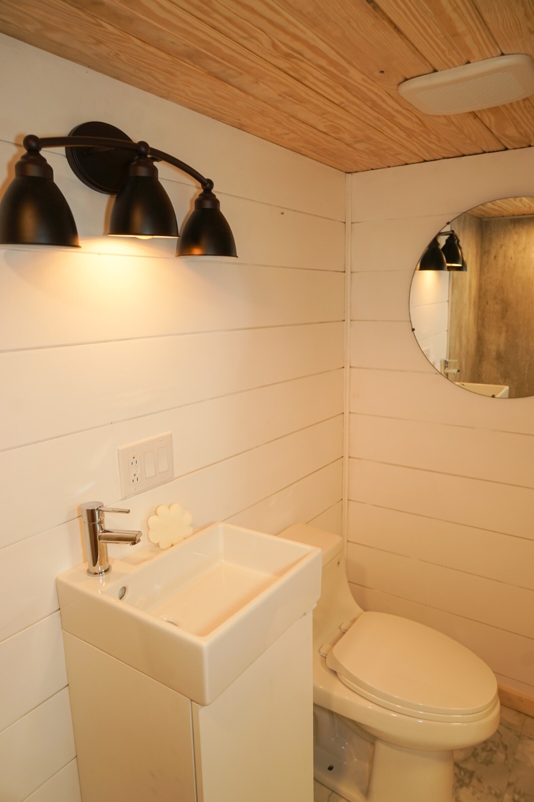 BRAND NEW Custom Built Tiny Home w/ 100% OFF-GRID & ON-GRID Living Capability