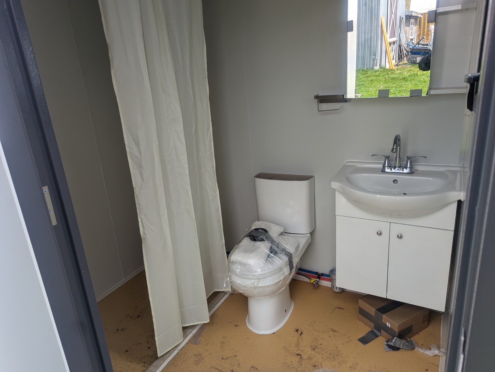 Bastone Portable Restroom Bathroom Mobile Toilets w/Shower + Sink