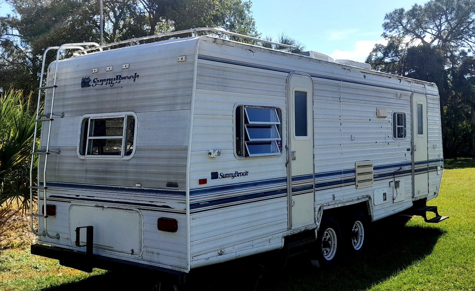 2000 Sunnybrook RV trailer