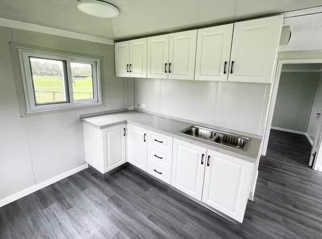 Stylish and Compact 1-Bedroom Mobile Home with Bathroom and Kitchen