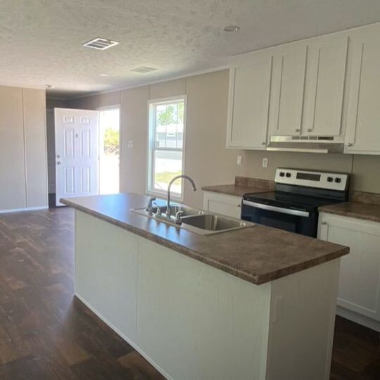 2023 Sawgrass MOBILE HOME 2 BR/2BA – Wind Zone 3 Metal Roof – Island Floor Plan
