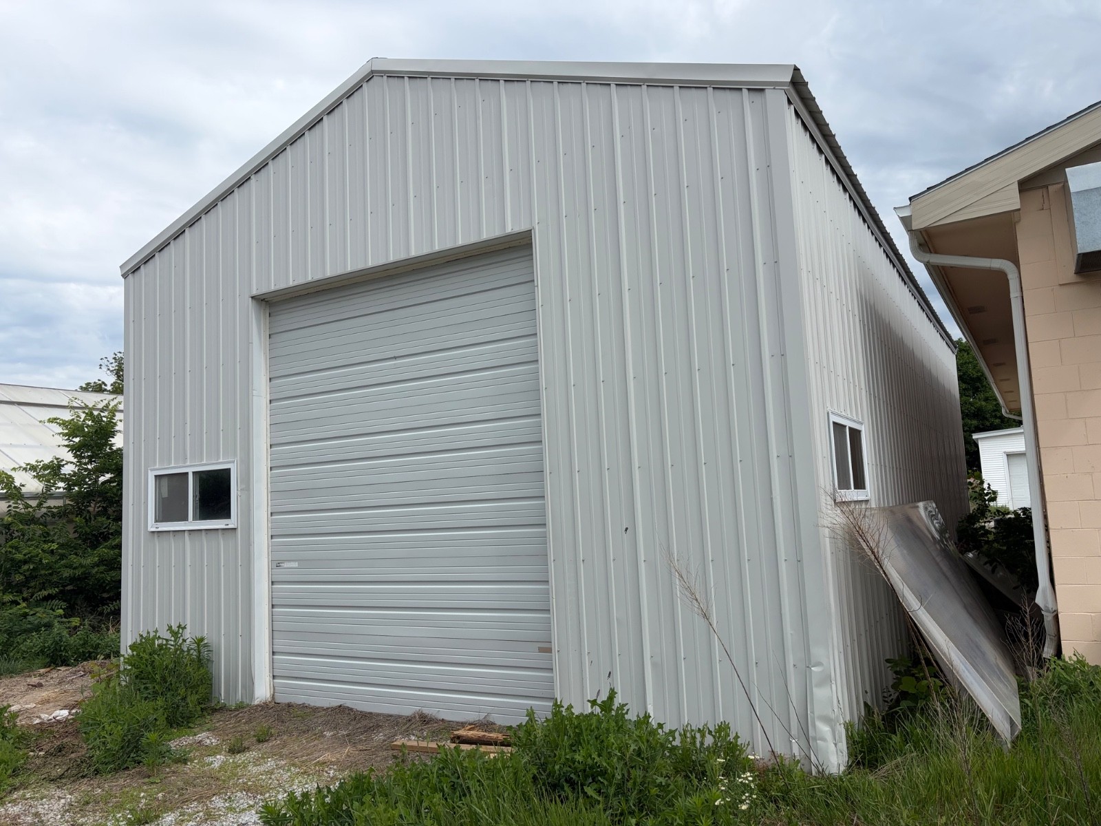 used metal building 22′ x 40′