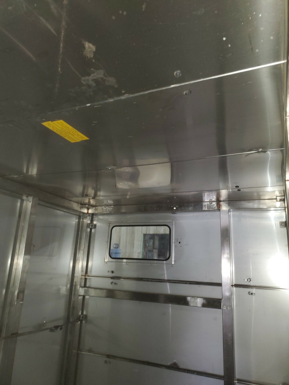 304 Stainless Steel Booth 102 1/4 x 86 1/2 x 94 1/2 inch 7 door – 27.5×83.75