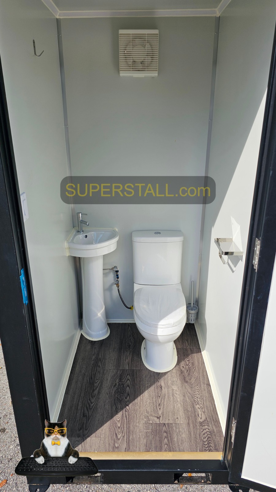 New Mobile Bathroom Steel Portable Restroom Sink Toilet Single Stall Insulated