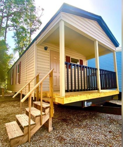 NEW 2025 HUD Park Model w/ 6′ Porch –1BR/1BA -12×38 -399 sqft -Wind Zone -A/C