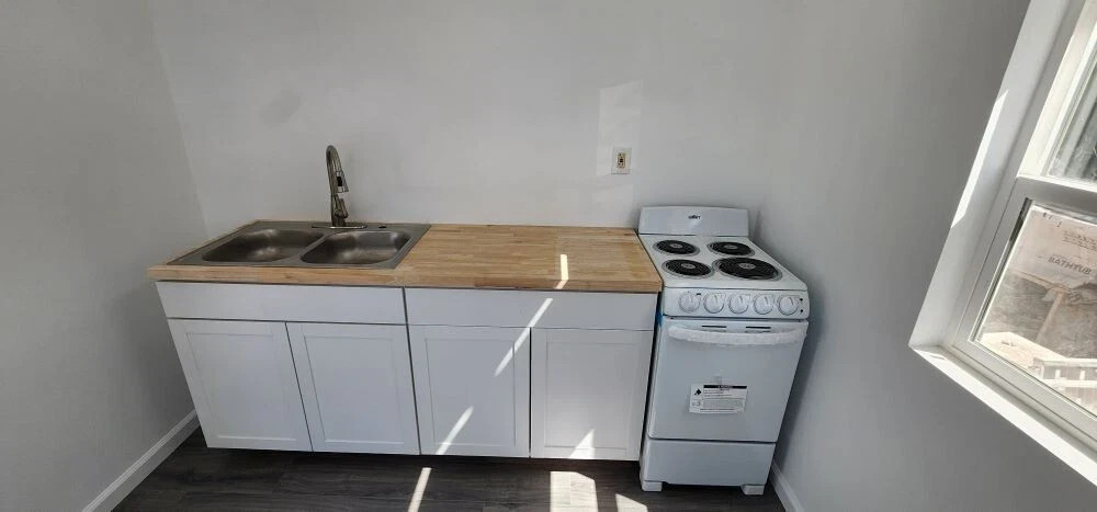 24ft Tiny Home On Wheels (Sleeper Lofts) –
