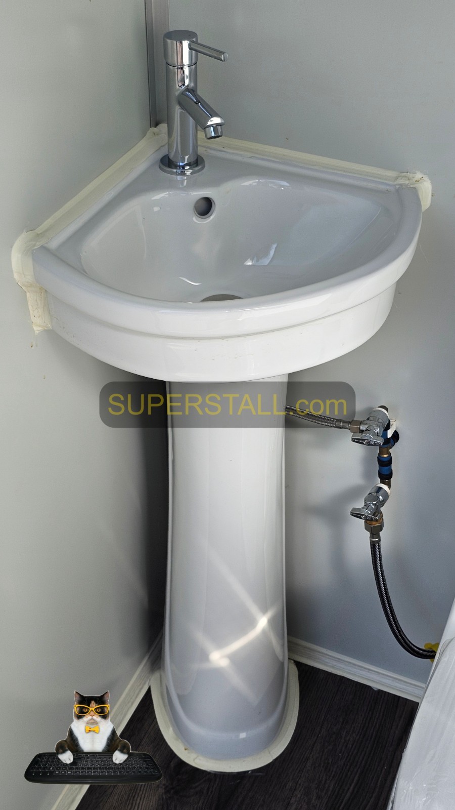 New Mobile Bathroom Steel Portable Restroom Sink Toilet Single Stall Insulated