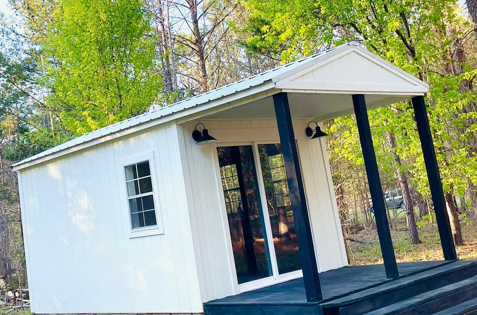 Tiny House, BRAND NEW, Beautiful, 10×14 interior, 10×6 porch, Custom Built