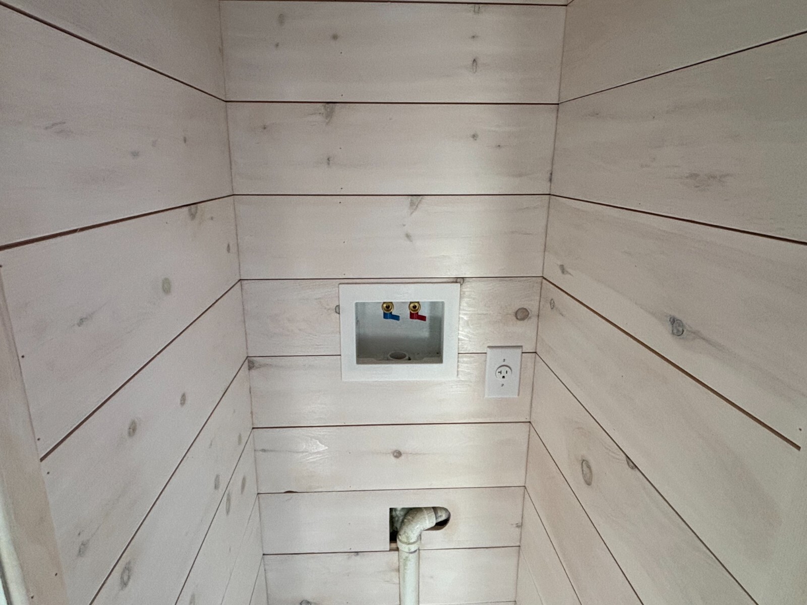 Tiny house on wheels for sale 32 X 8