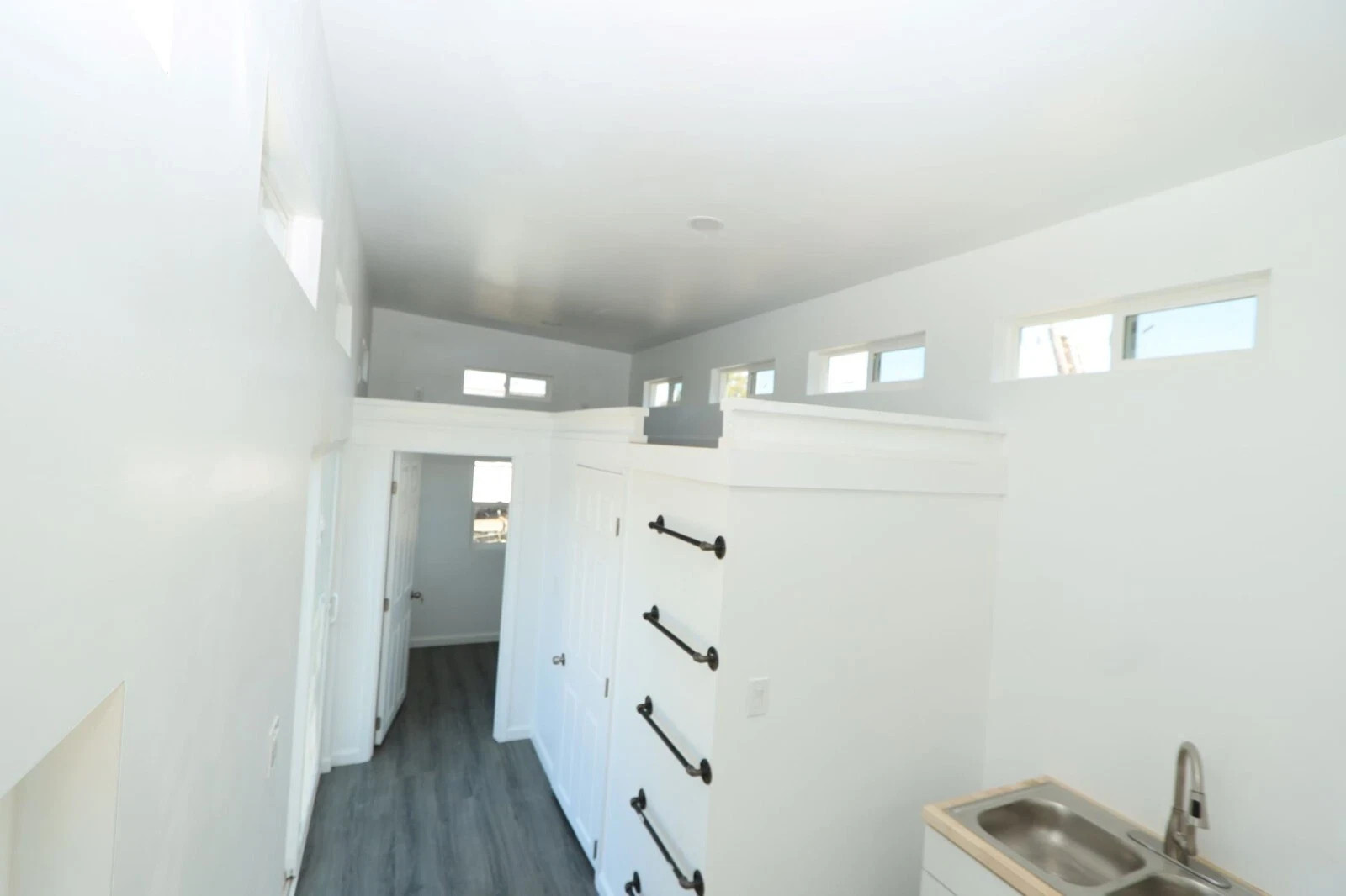 24ft Tiny Home On Wheels (Sleeper Lofts) –