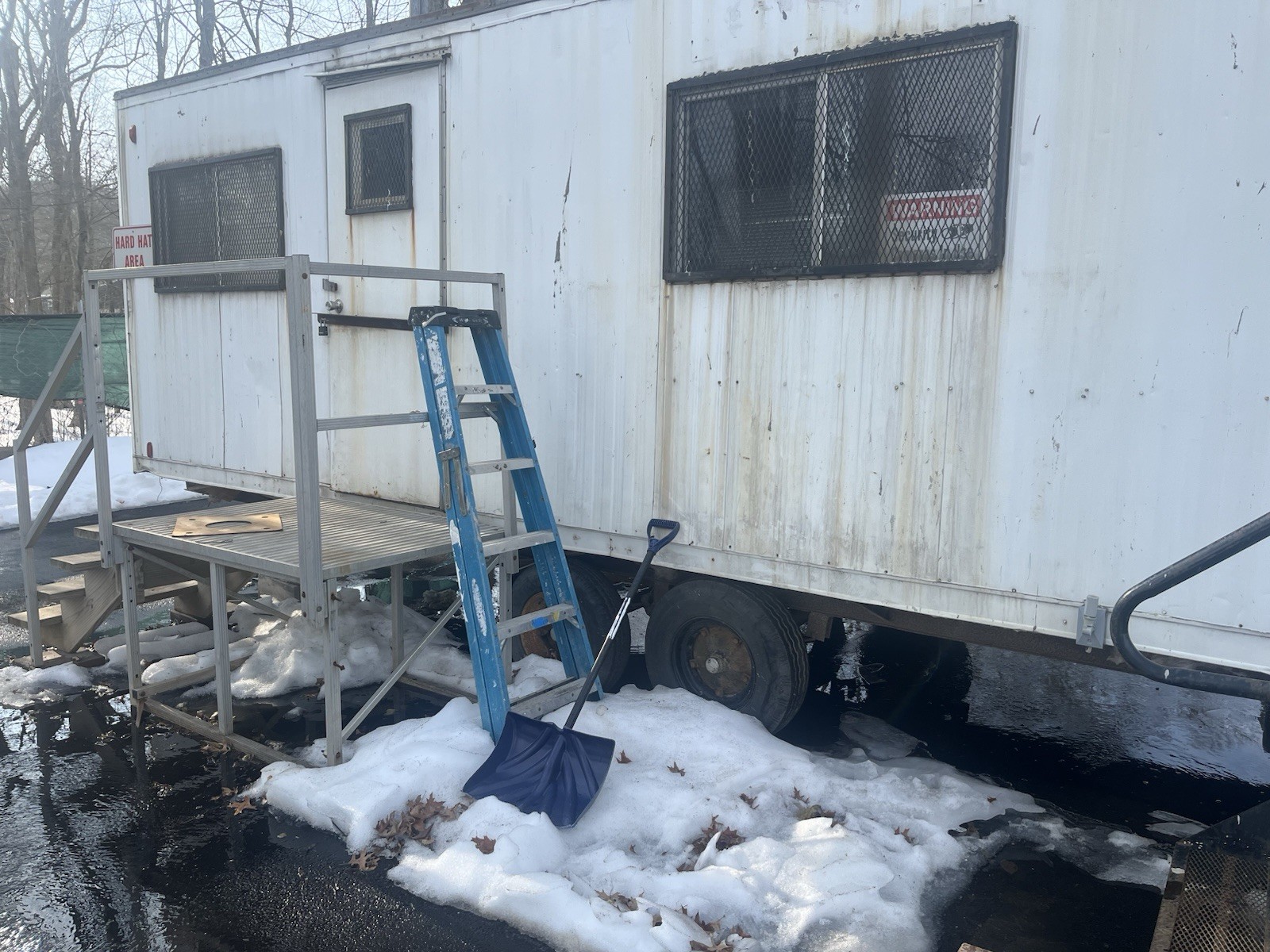 Mobile 2 Office Trailer with meeting room 32×8. For onsite Office work / storage