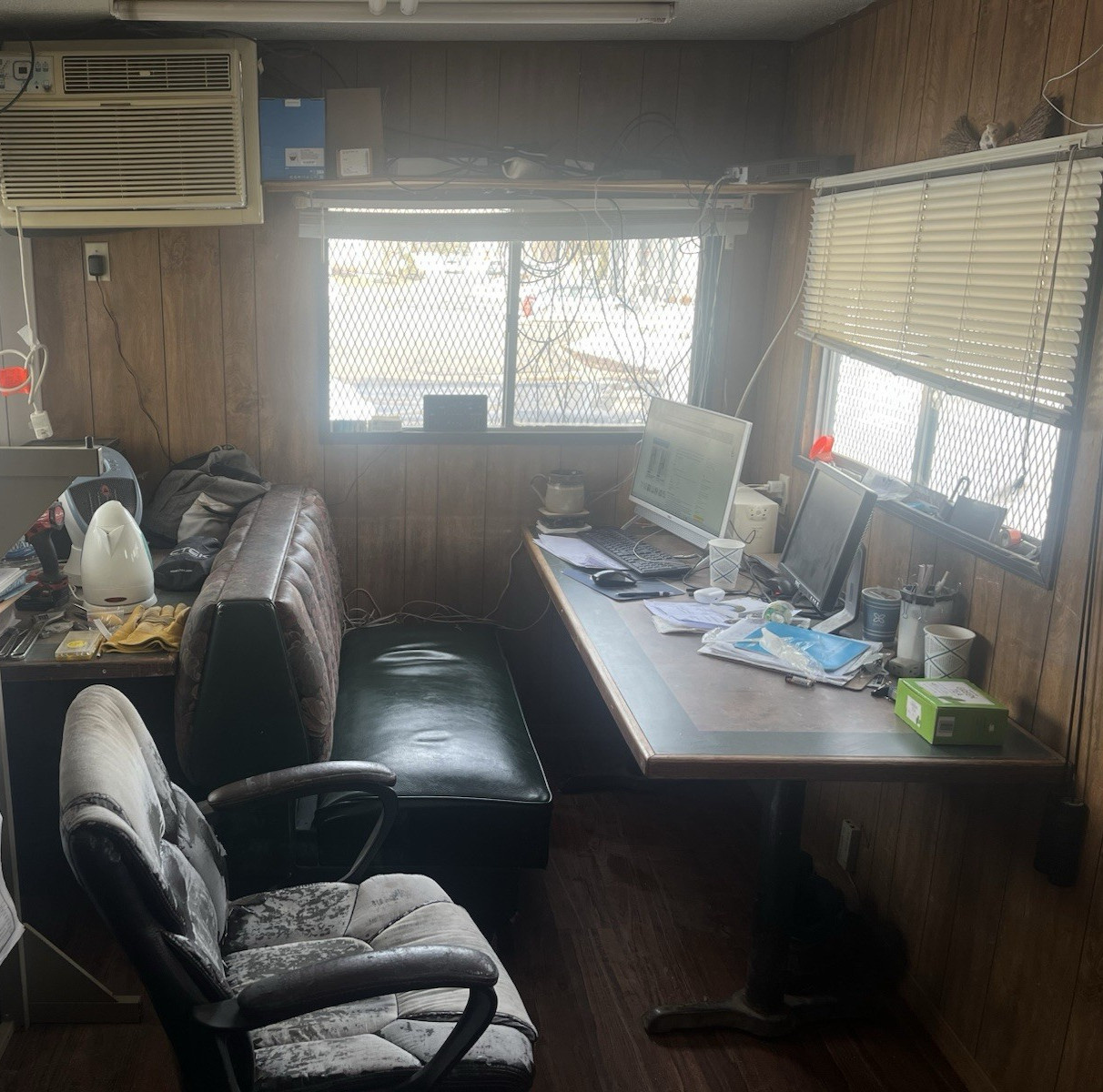 Mobile 2 Office Trailer with meeting room 32×8. For onsite Office work / storage