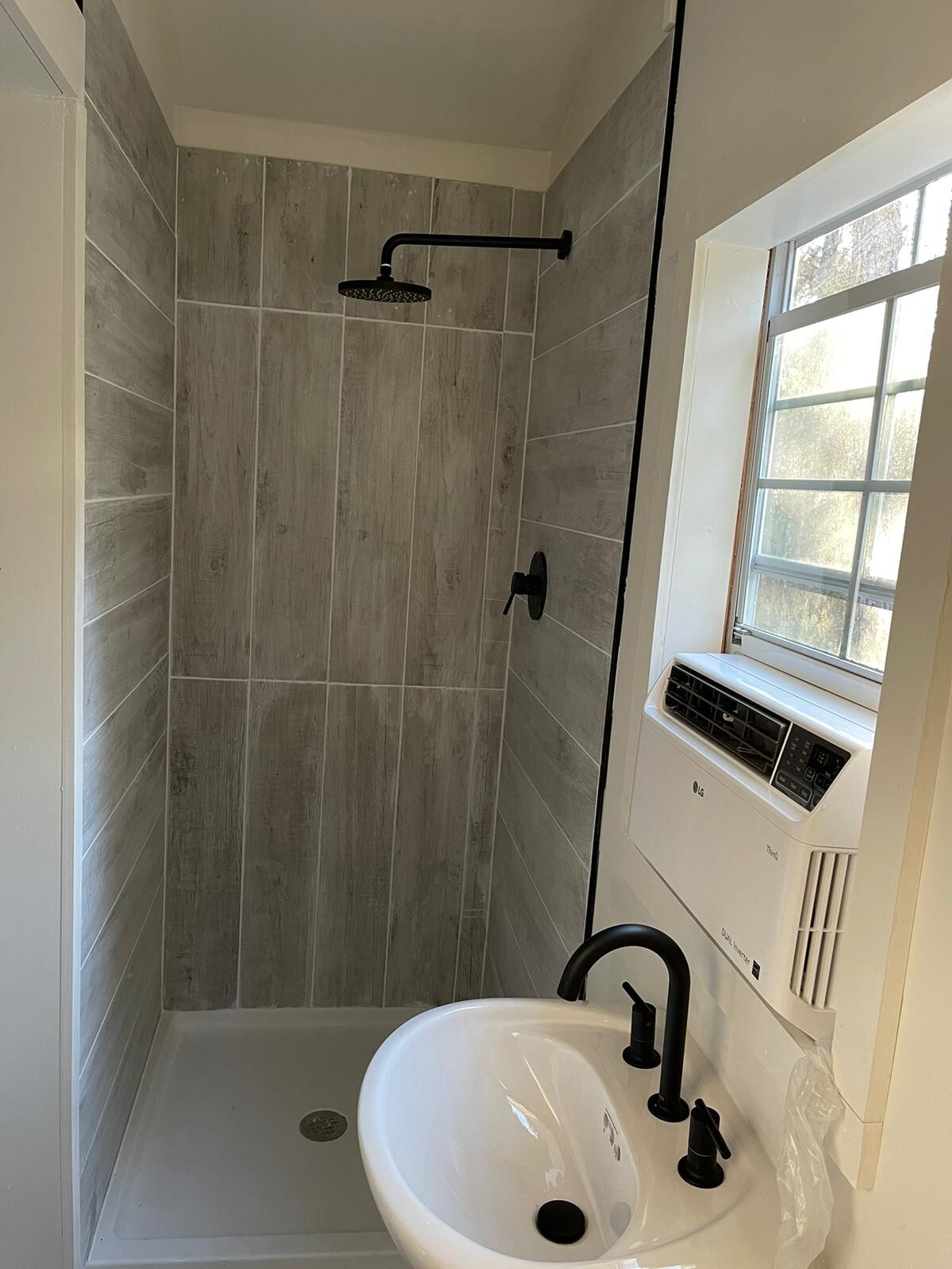 Tiny House, BRAND NEW, Beautiful, 10×14 interior, 10×6 porch, Custom Built