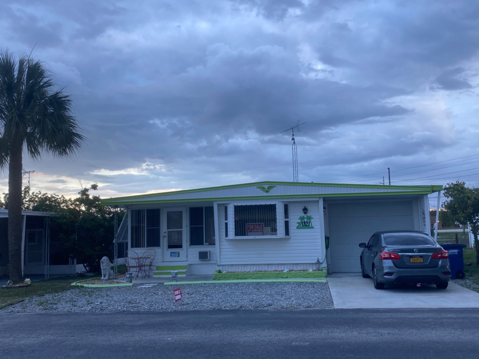 Mobile Home 2bed 2bath, 2 car garage, whole house generator runs on natural gas!